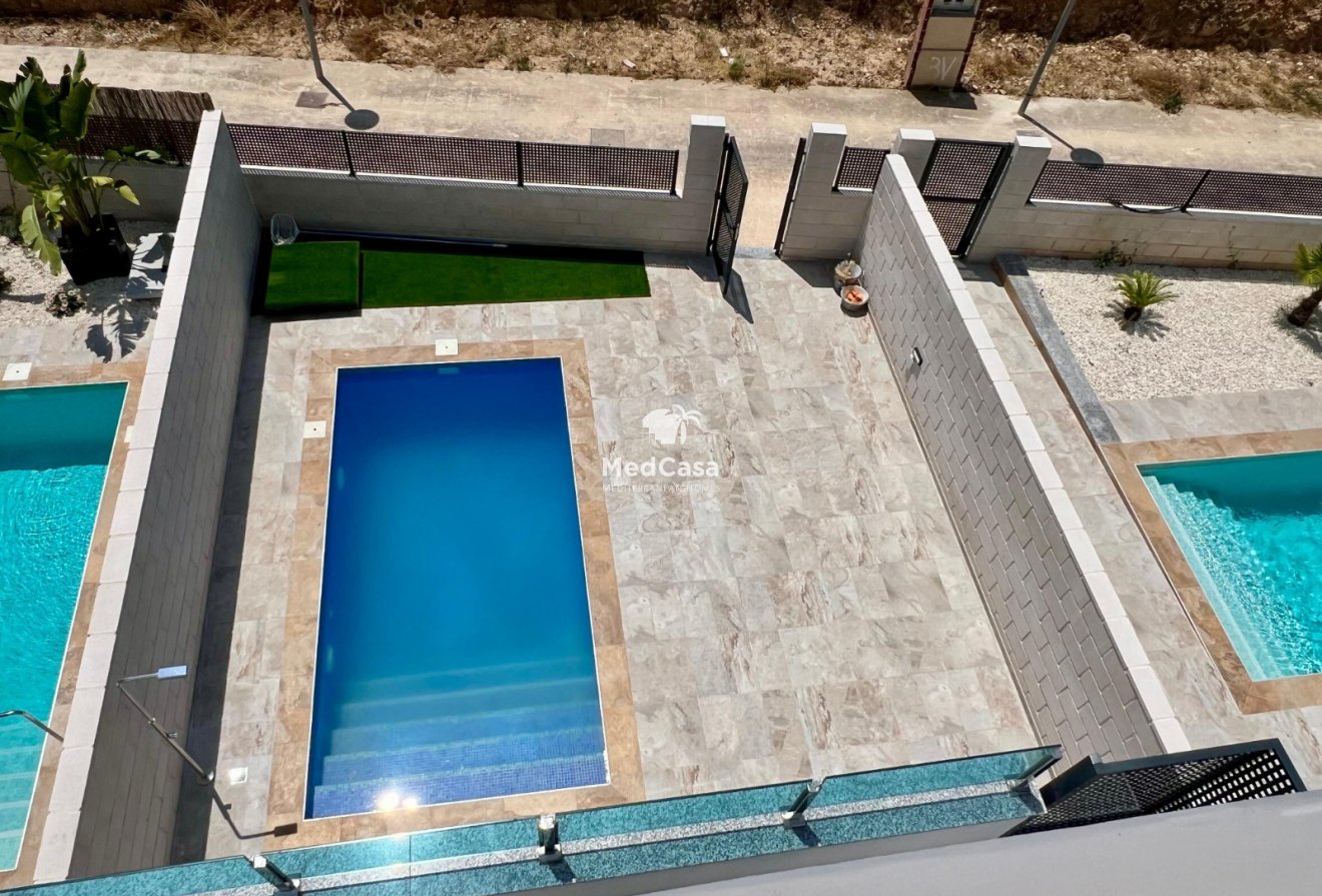 Obra nueva - Semi pareado -
Polop de La Marina