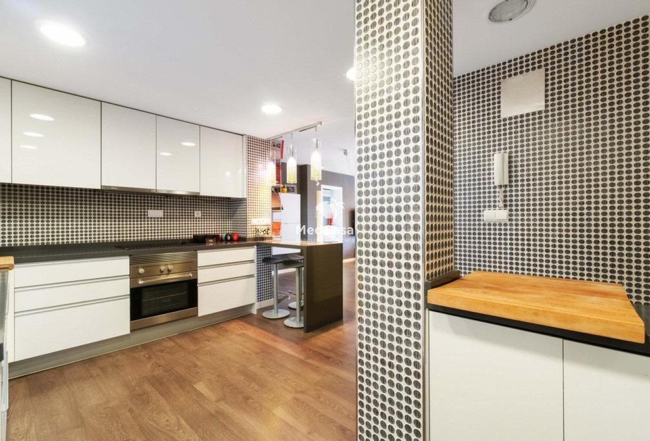 Resale - Apartment -
Orihuela Costa - Campoamor