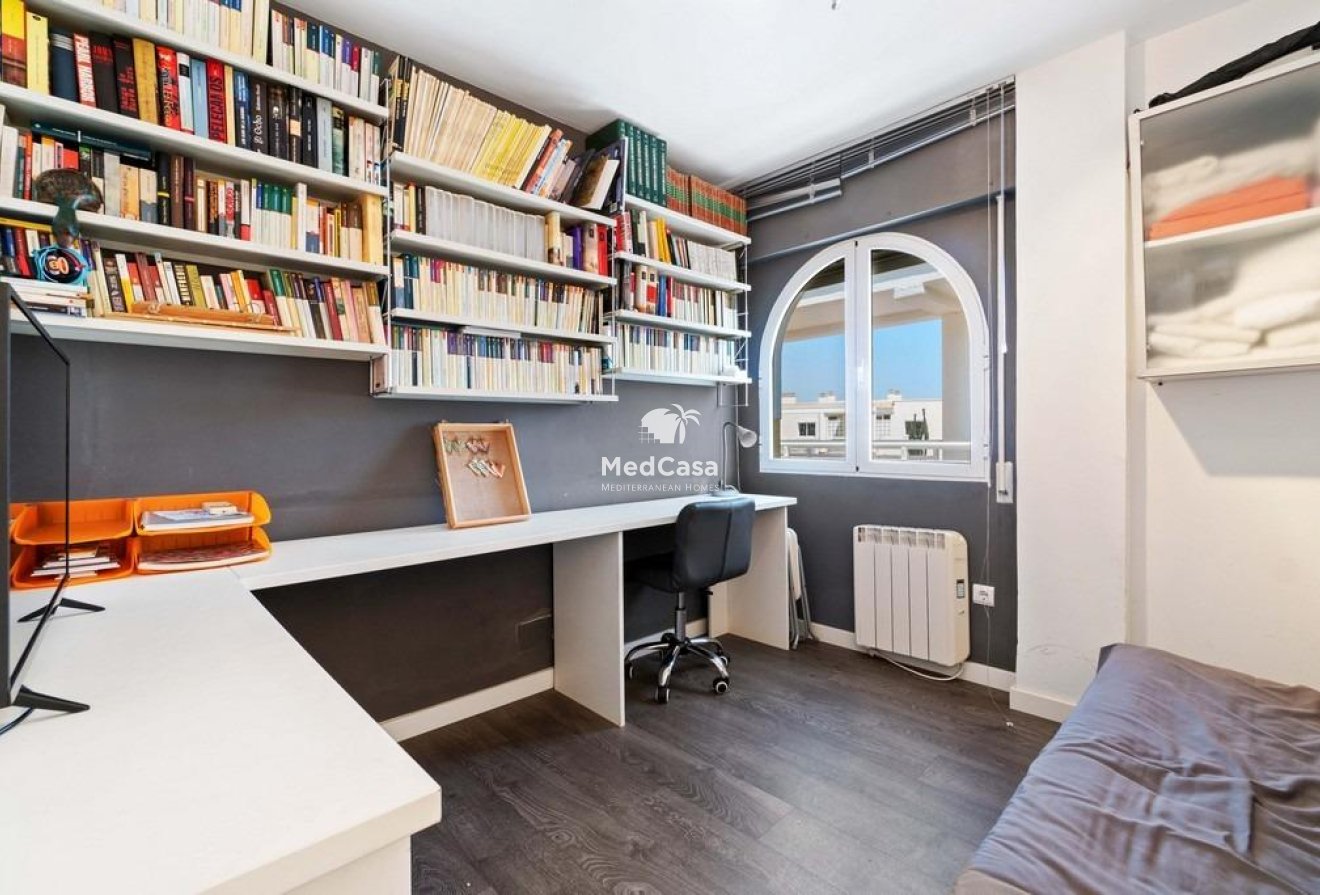 Resale - Apartment -
Orihuela Costa - Campoamor