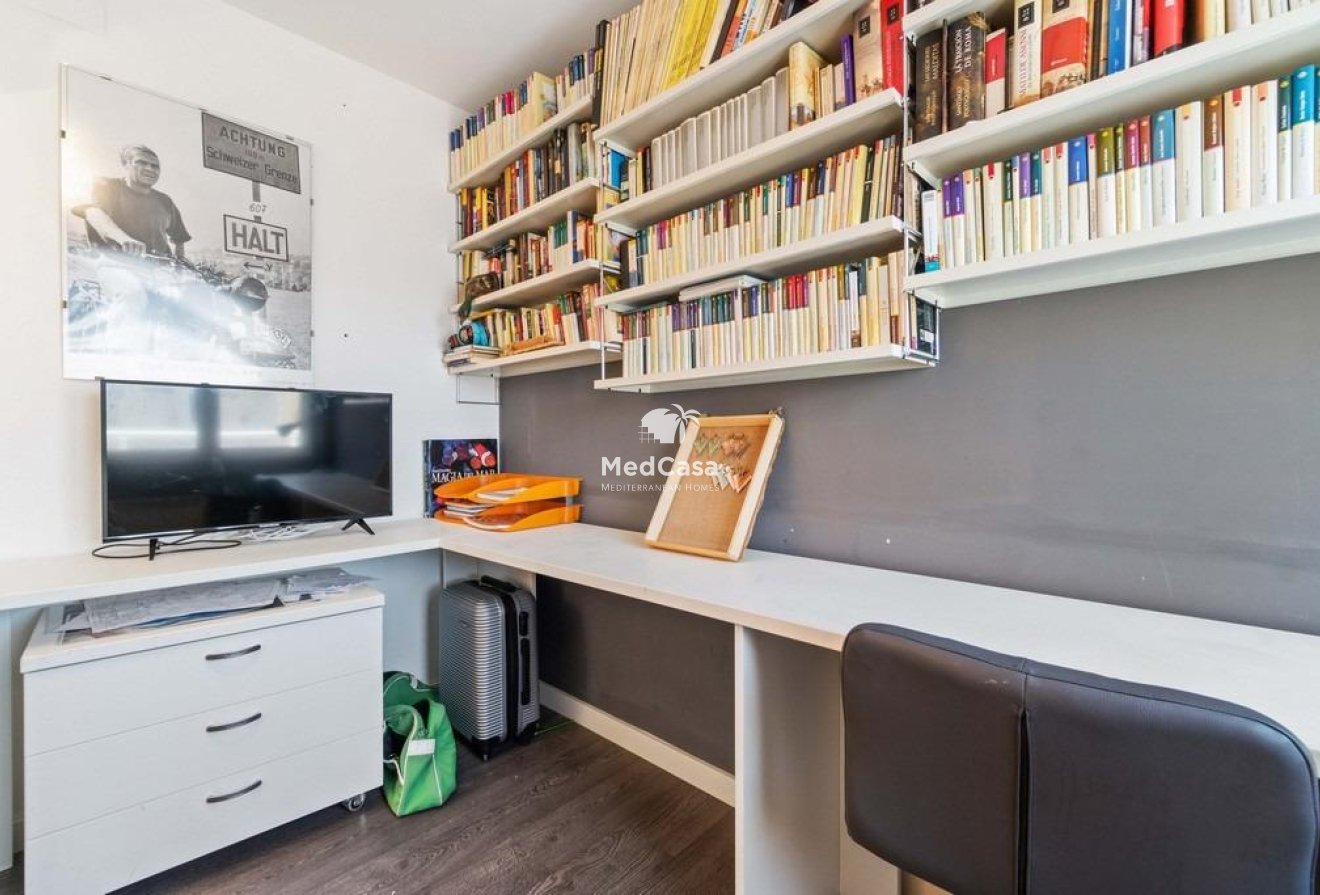 Resale - Apartment -
Orihuela Costa - Campoamor