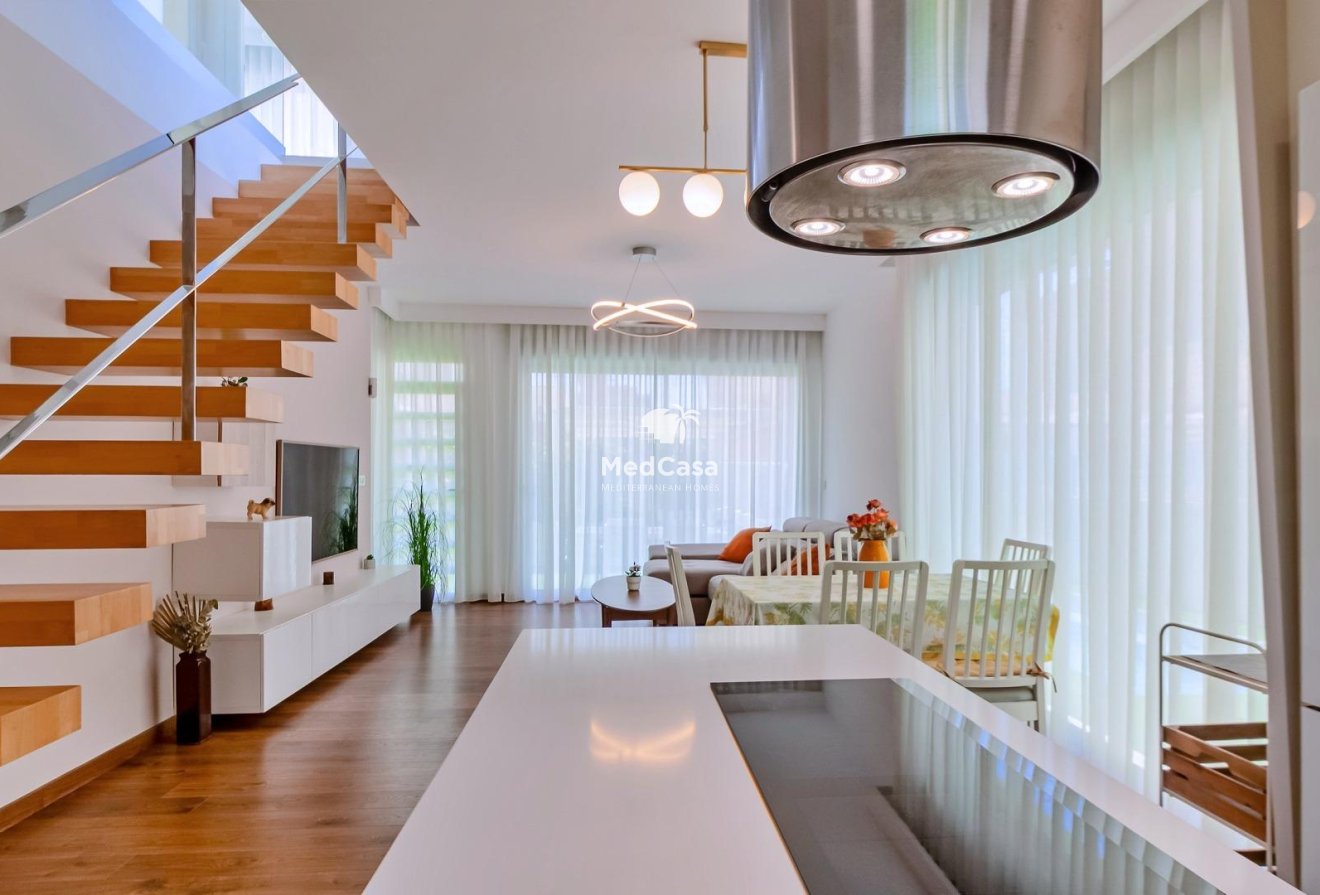 Segunda mano - Villa -
Pilar de la Horadada - Pueblo Latino