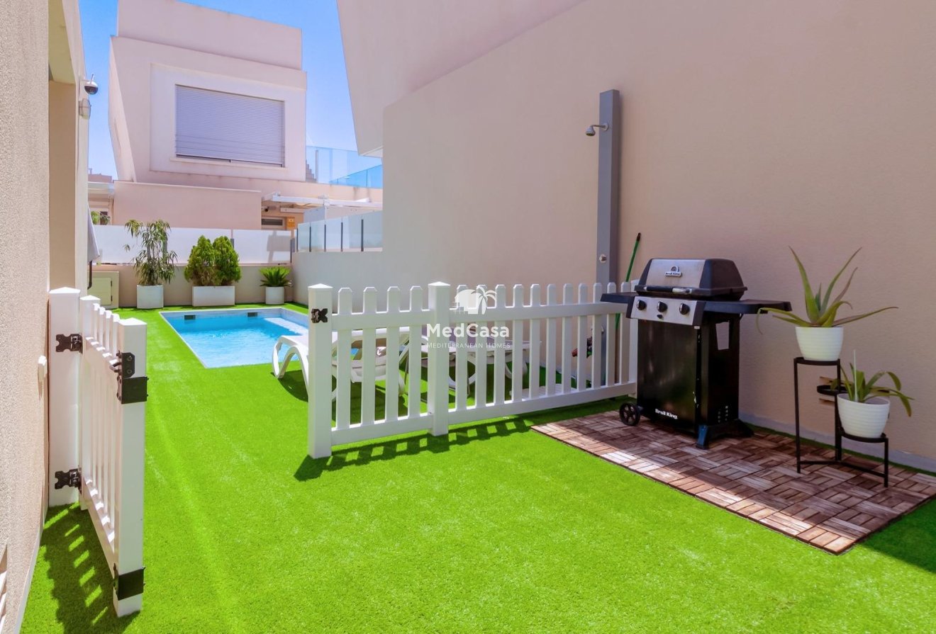 Segunda mano - Villa -
Pilar de la Horadada - Pueblo Latino