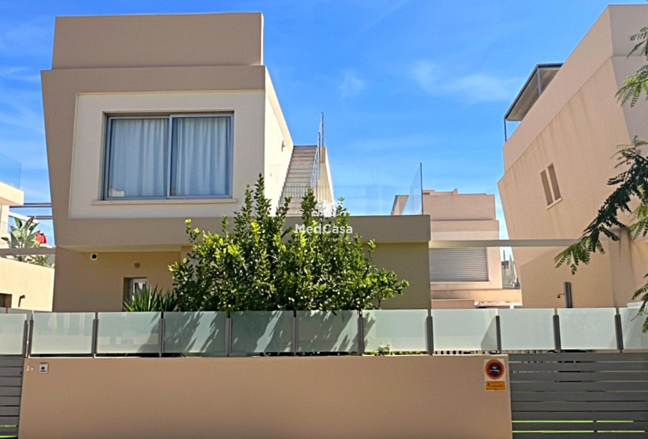 Segunda mano - Villa -
Pilar de la Horadada - Pueblo Latino