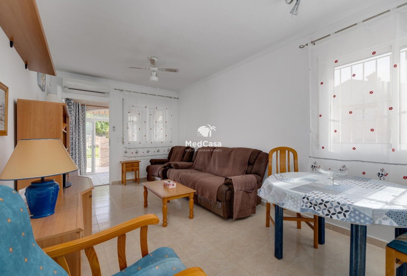 Segunda mano - Apartamento planta baja -
Torrevieja - Nueva Torrevieja - Aguas Nuevas