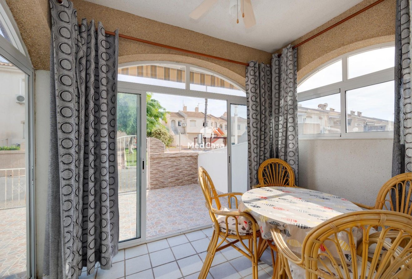 Segunda mano - Apartamento planta baja -
Torrevieja - Nueva Torrevieja - Aguas Nuevas