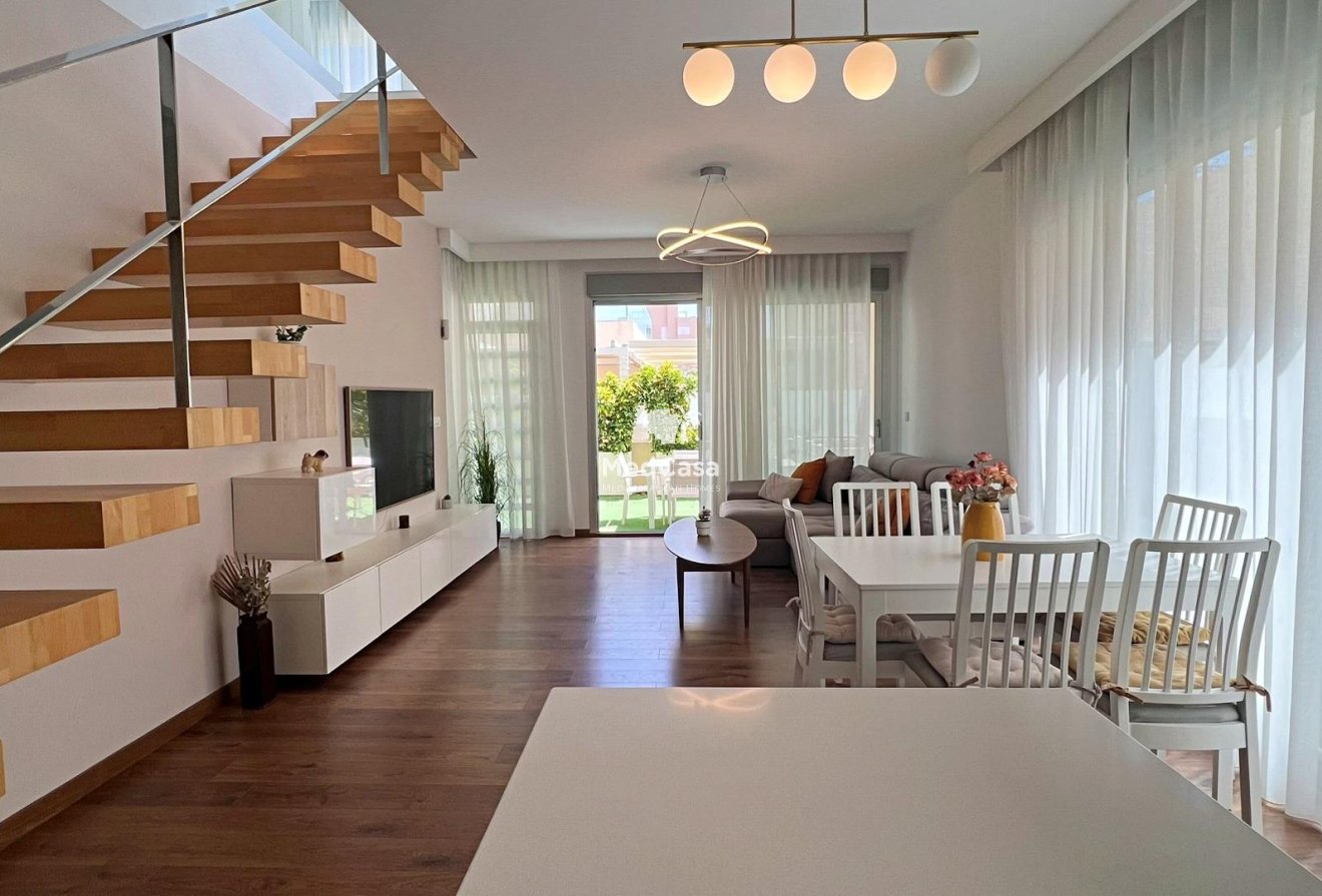 Wiederverkauf - Villa -
Pilar de la Horadada - Pueblo Latino