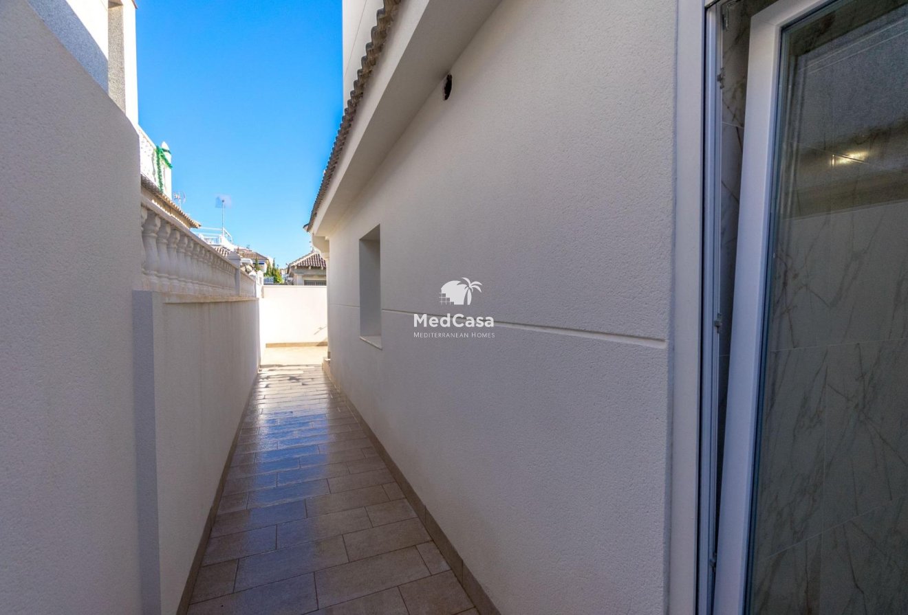 Resale - Villa -
Torrevieja - El chaparral