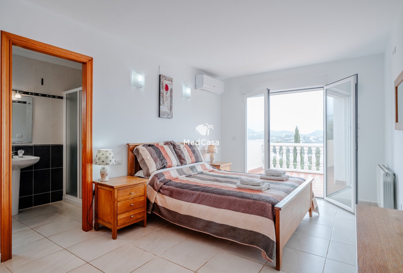Resale - Villa -
Moraira - El Tesoro
