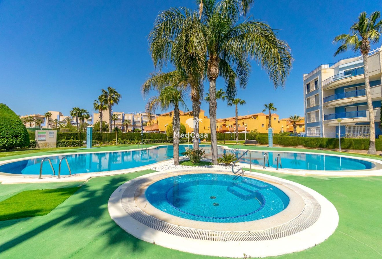Resale - Apartment -
Orihuela Costa - Campoamor