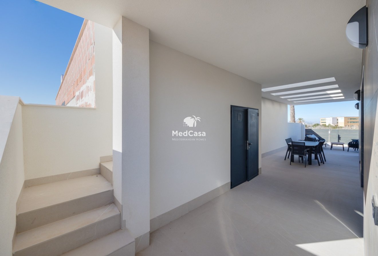 Obra nueva - Villa -
Torrevieja