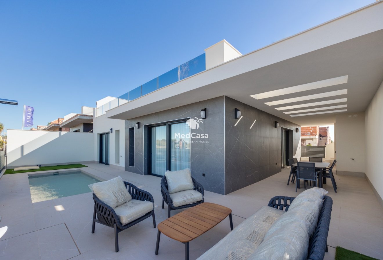 Obra nueva - Villa -
Torrevieja