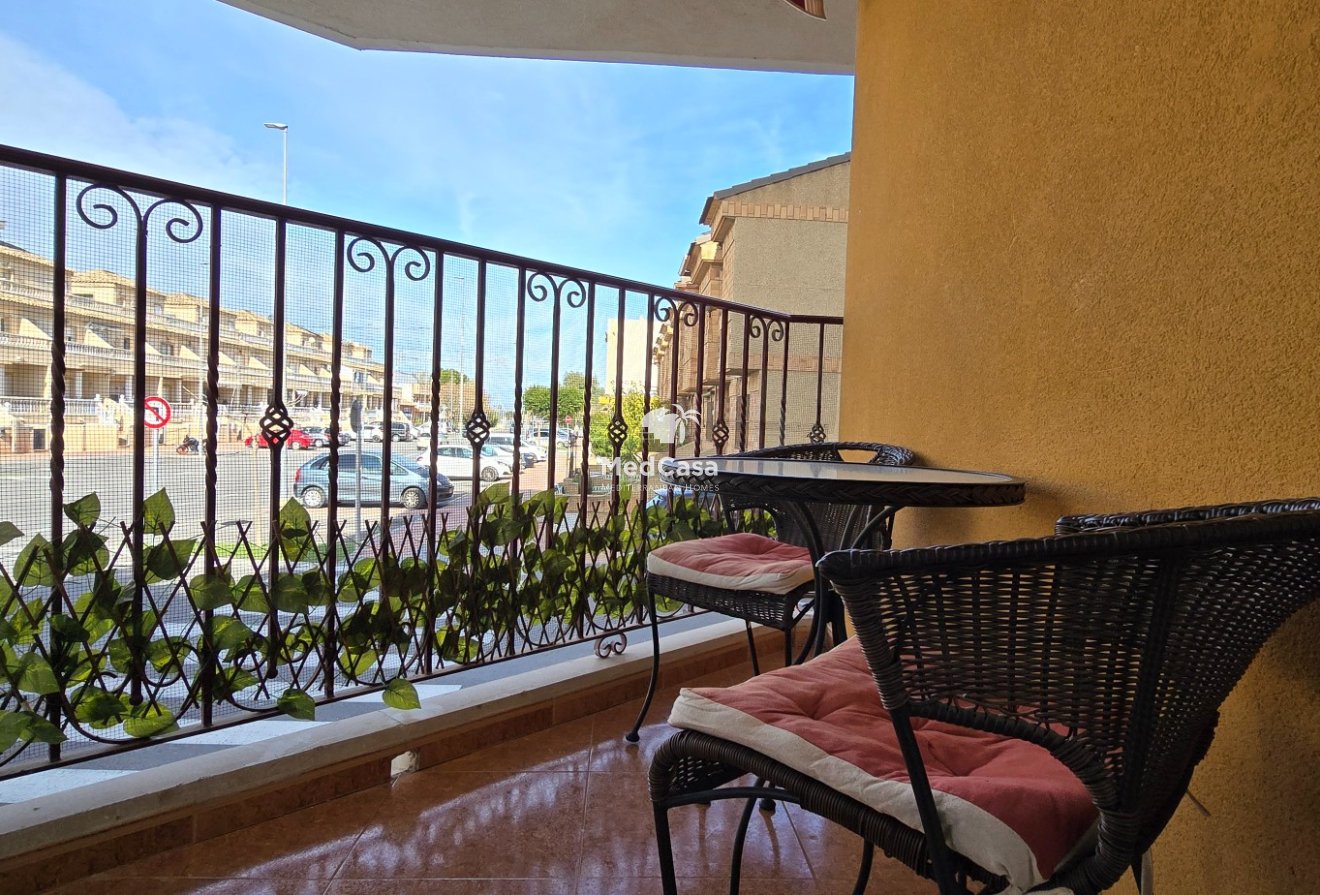 Resale - Ground floor apartment -
Formentera del Segura