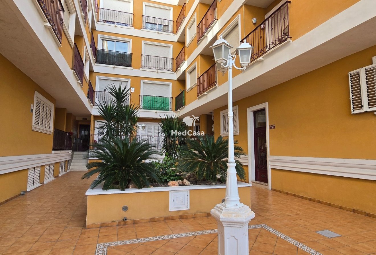 Resale - Ground floor apartment -
Formentera del Segura