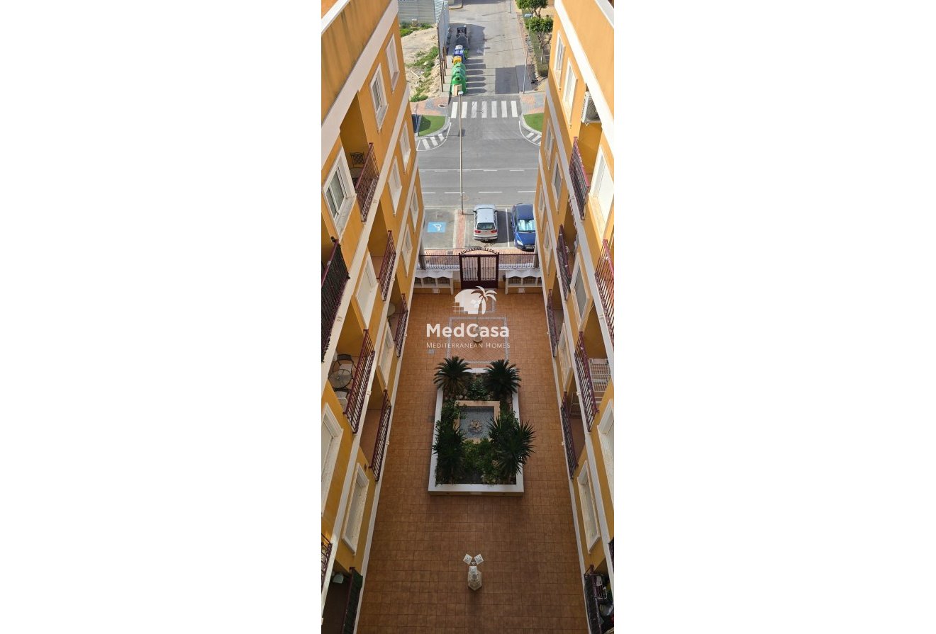 Resale - Ground floor apartment -
Formentera del Segura