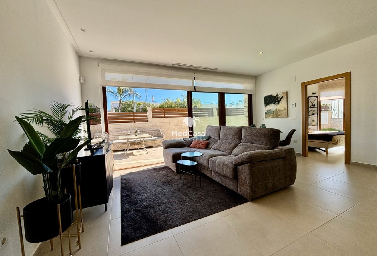 Resale - Villa -
Benijofar