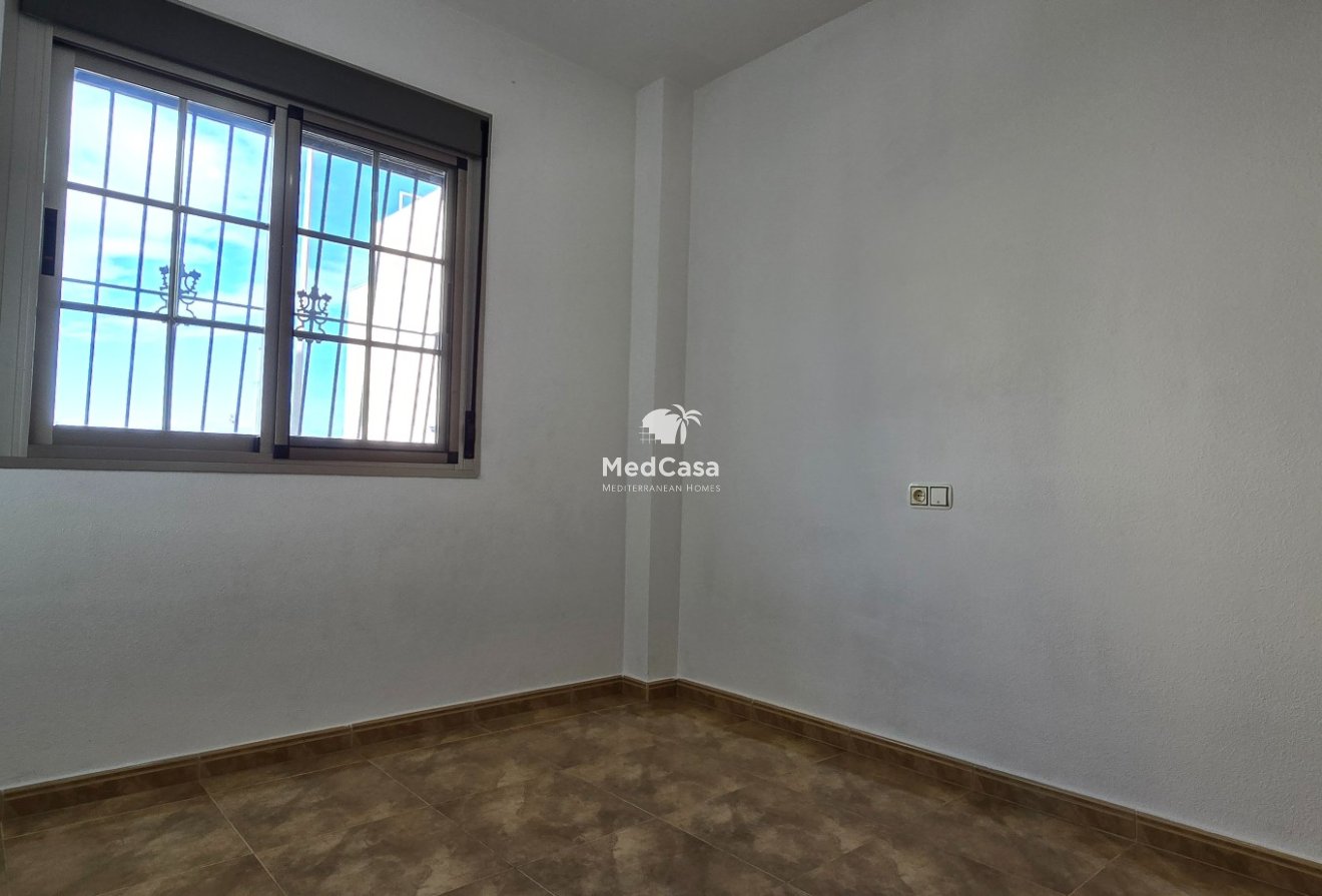 Resale - Ground floor apartment -
Formentera del Segura