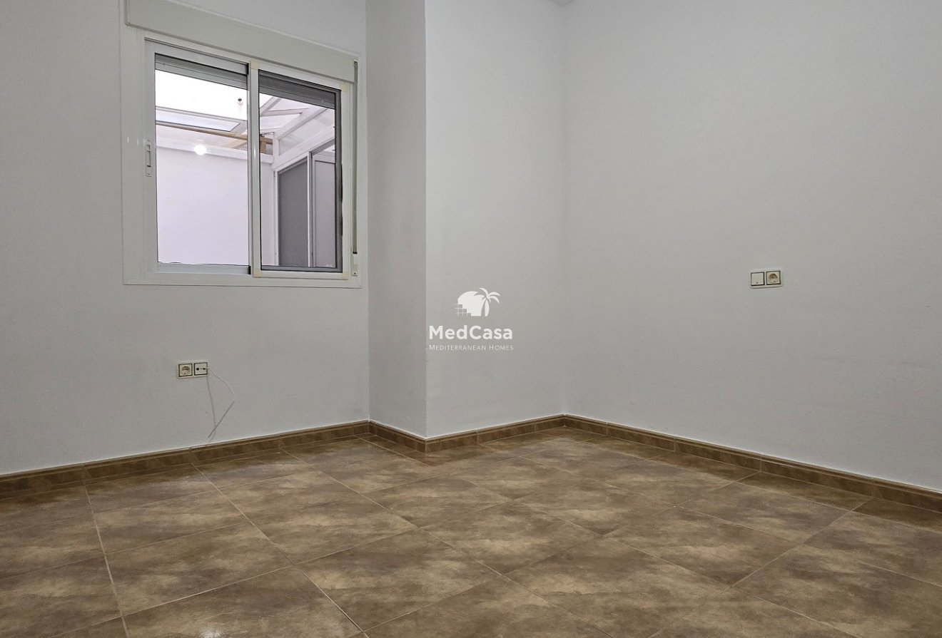 Resale - Ground floor apartment -
Formentera del Segura