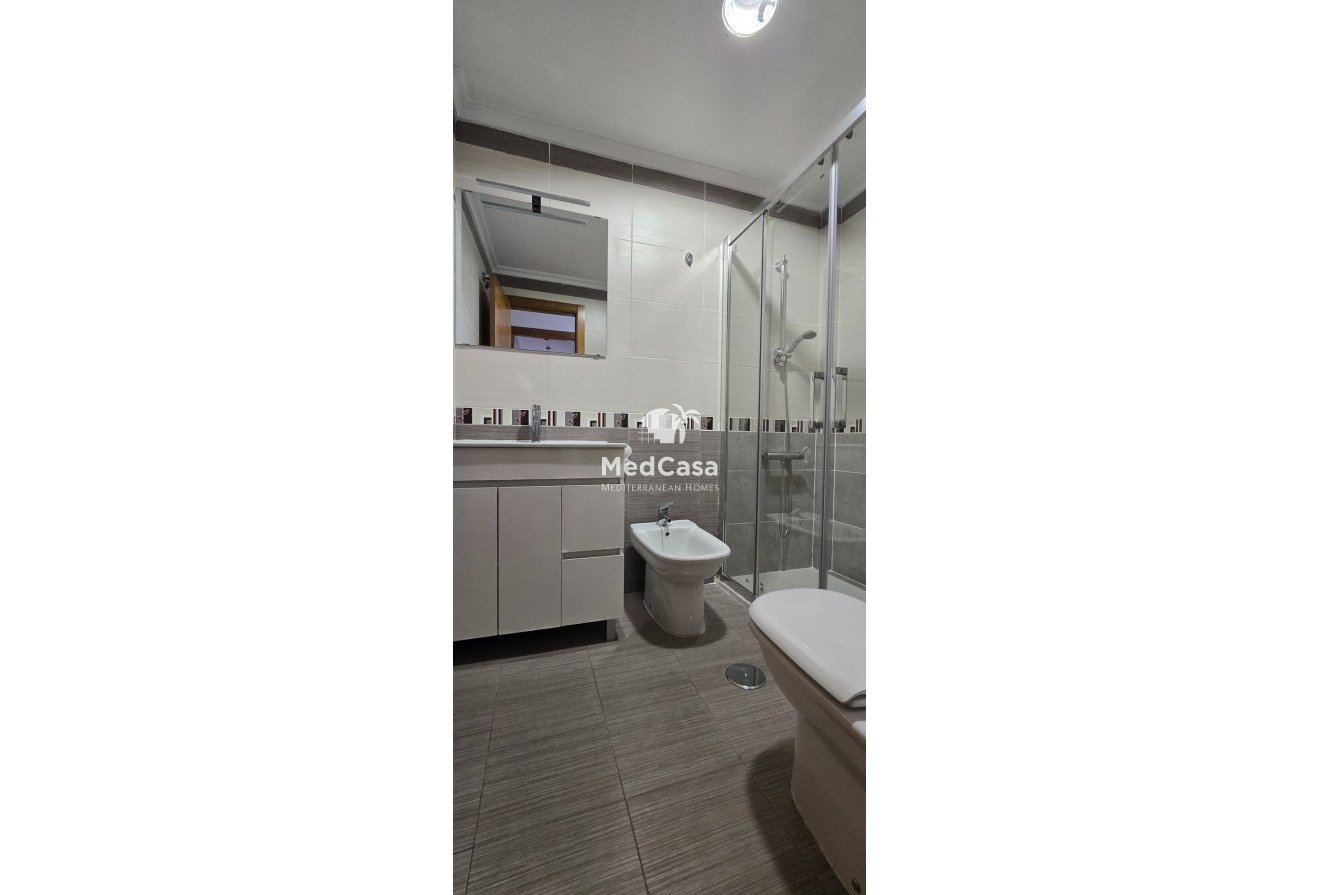 Resale - Ground floor apartment -
Formentera del Segura