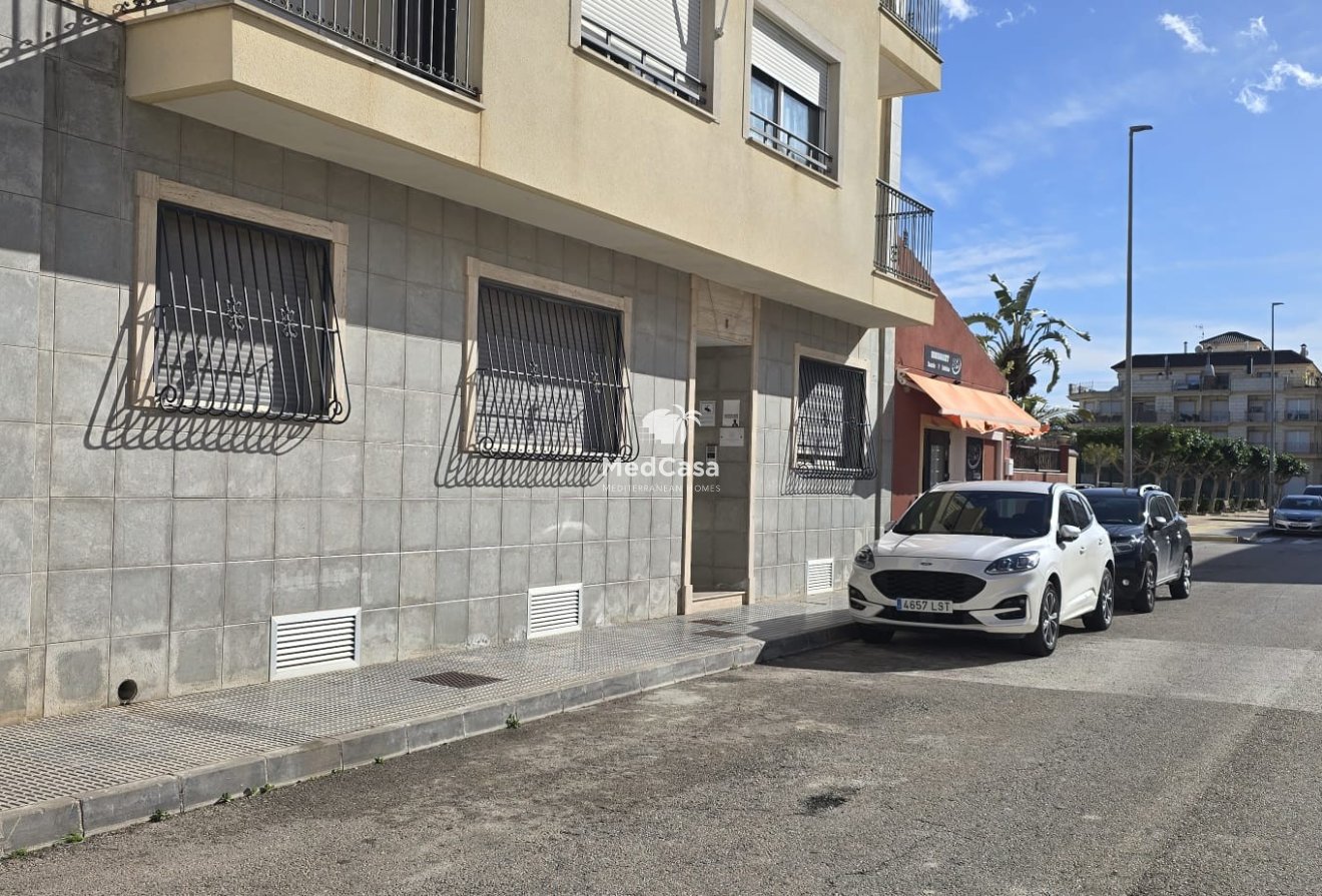 Resale - Ground floor apartment -
Formentera del Segura