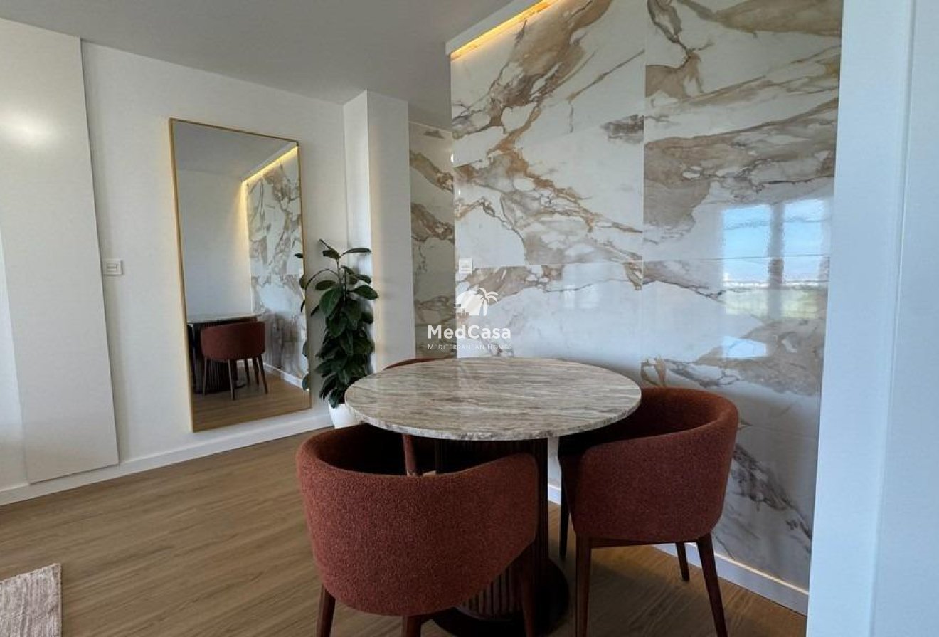 Wiederverkauf - Apartment -
Torrevieja - Punta prima