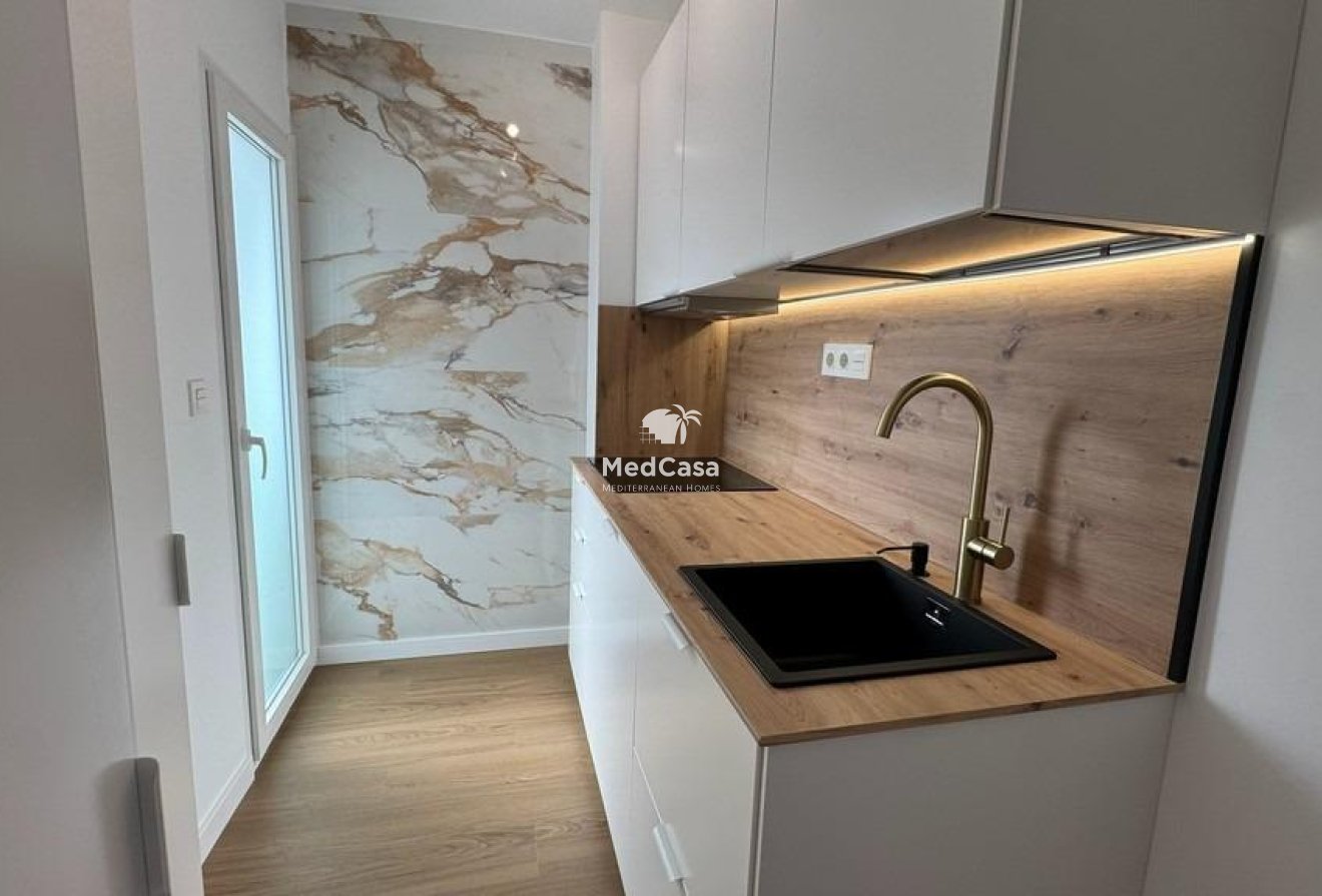 Wiederverkauf - Apartment -
Torrevieja - Punta prima