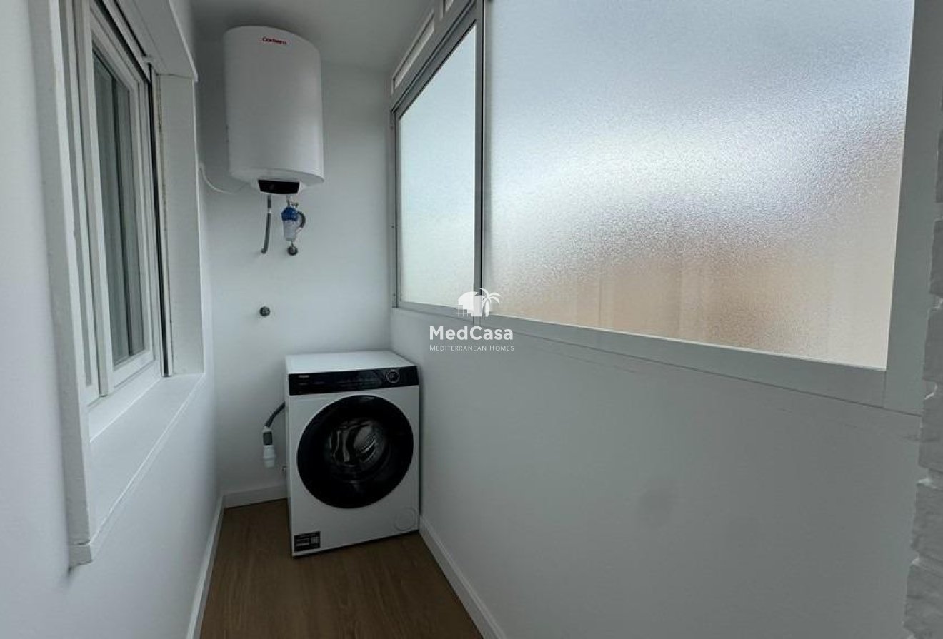 Wiederverkauf - Apartment -
Torrevieja - Punta prima