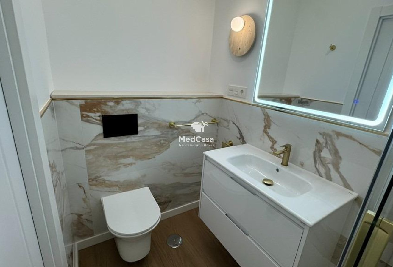 Wiederverkauf - Apartment -
Torrevieja - Punta prima