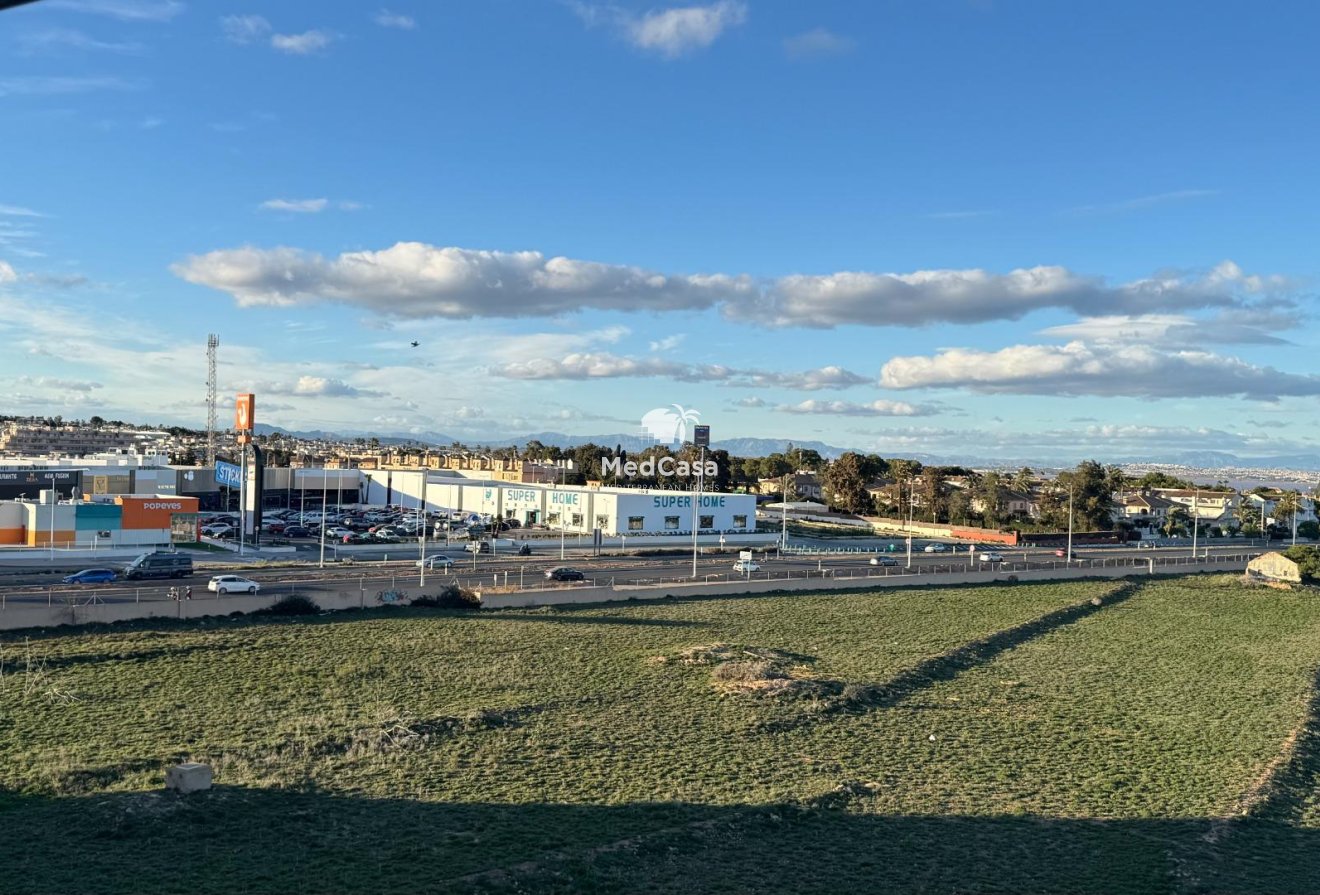 Wiederverkauf - Apartment -
Torrevieja - Punta prima