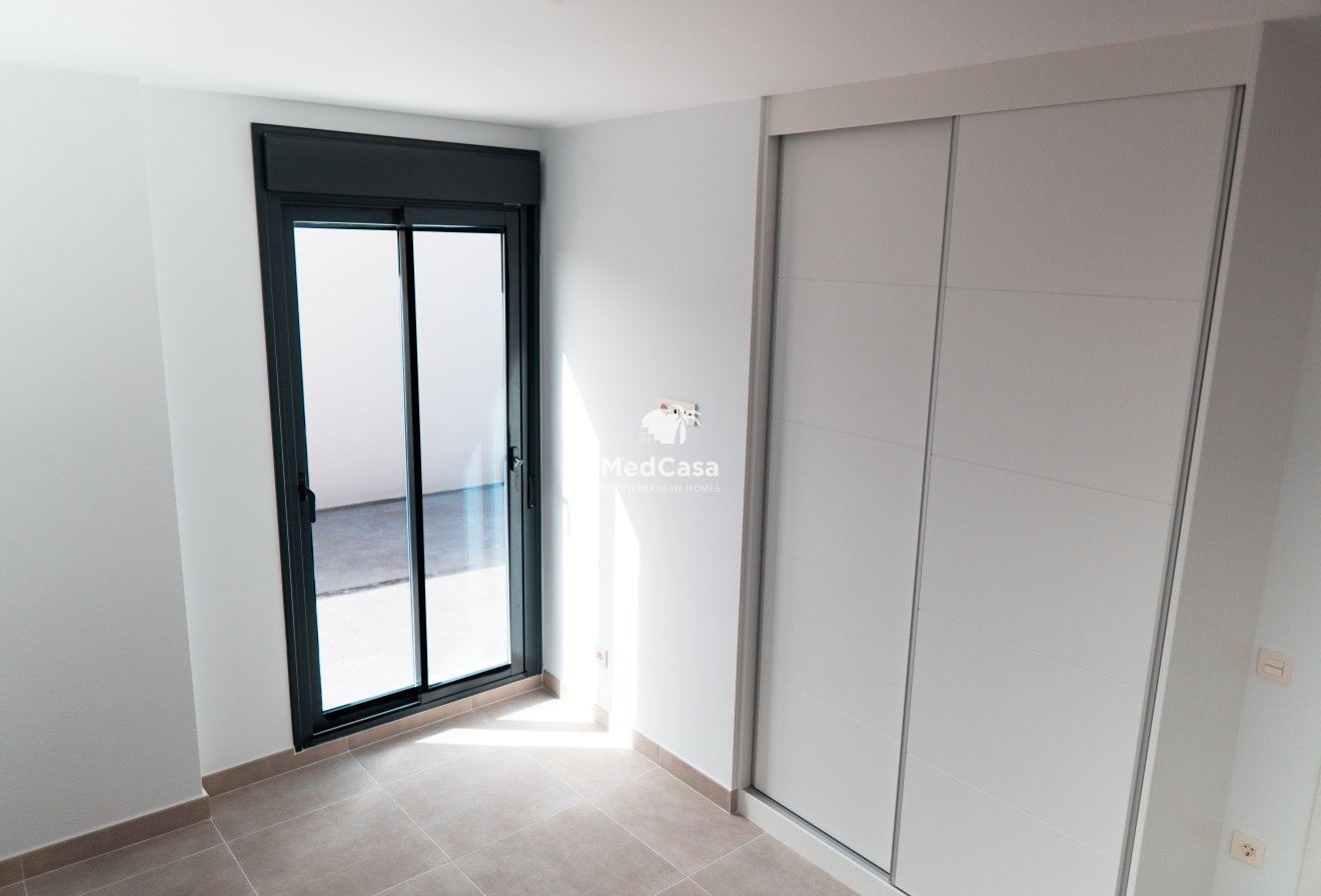 Obra nueva - Villa -
Polop de La Marina