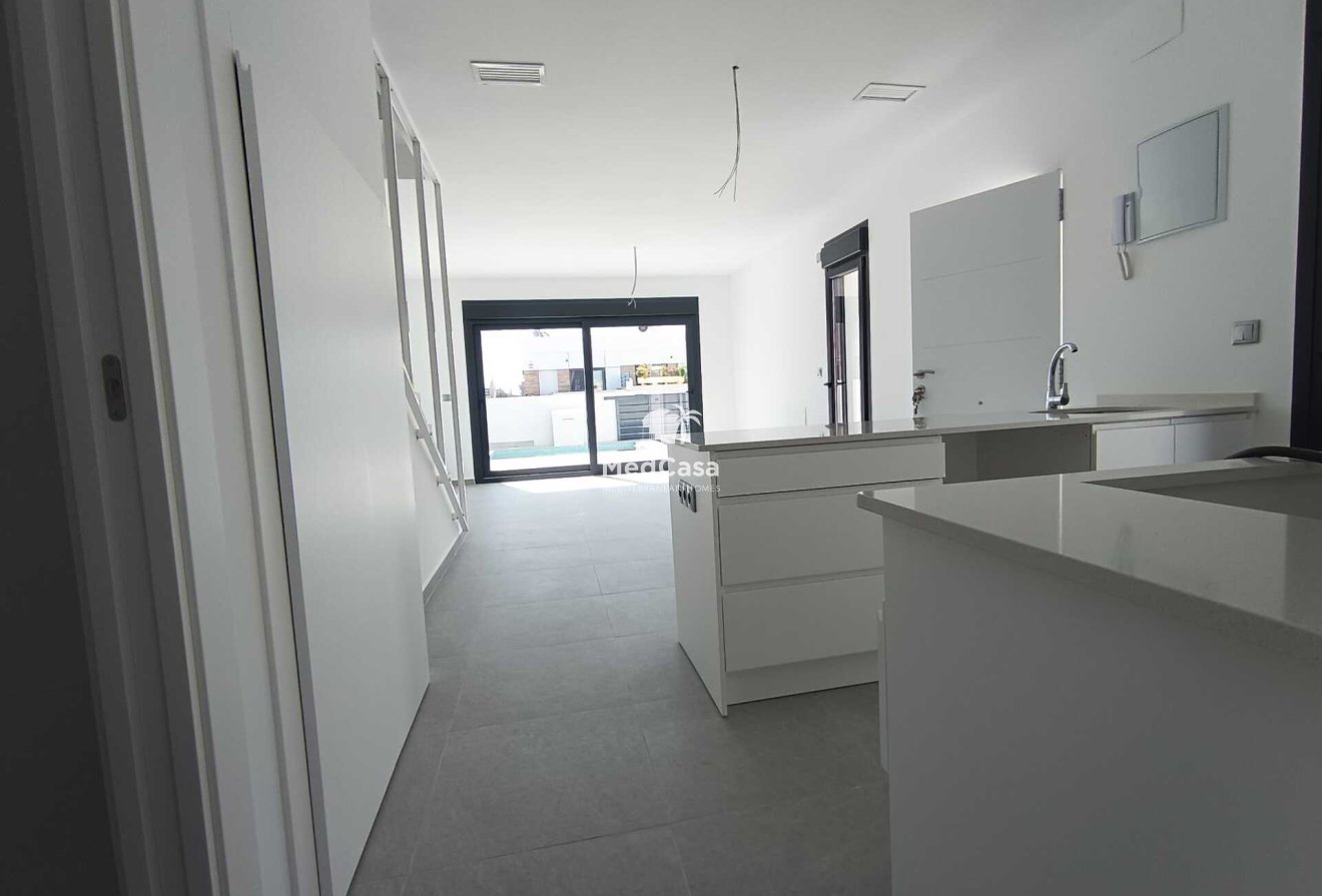 Neubau - Villa -
Daya Nueva