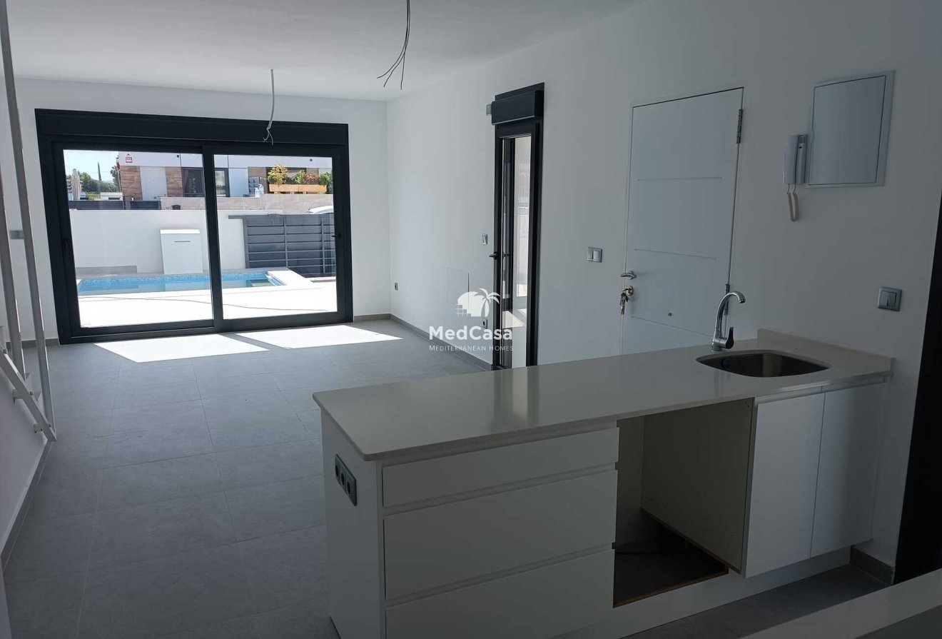 Neubau - Villa -
Daya Nueva