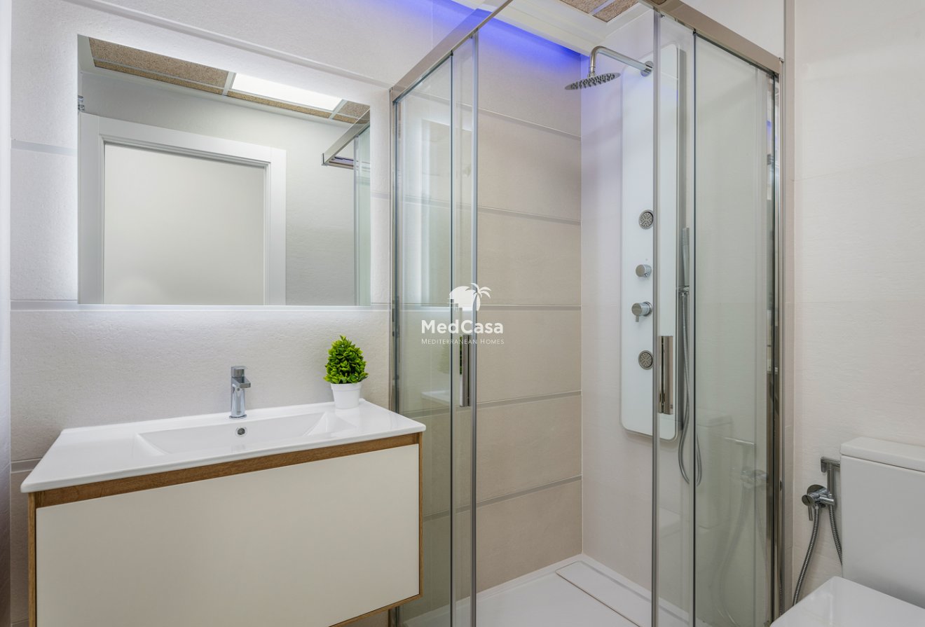 Obra nueva - Apartamento planta baja -
Torrevieja