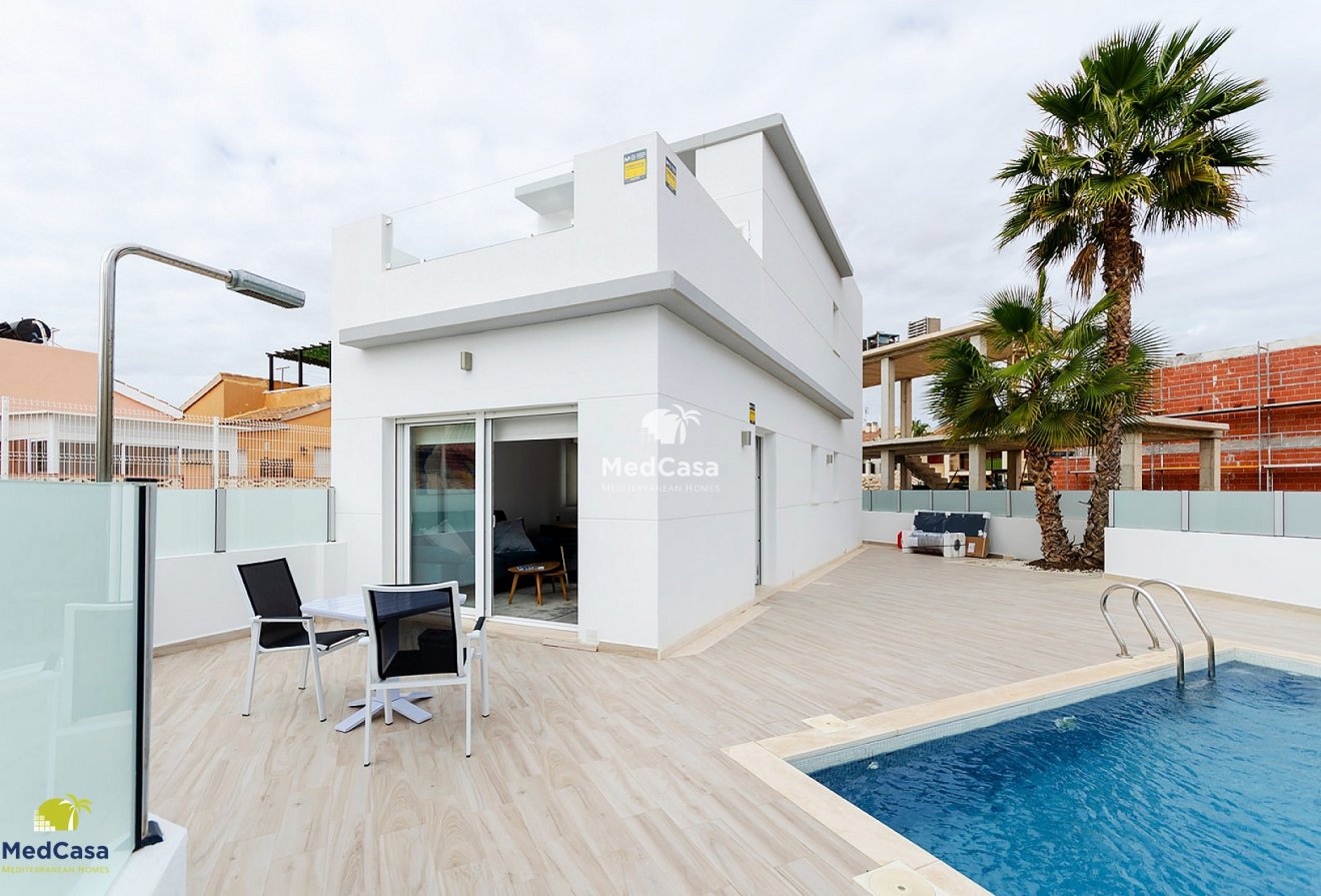 Obra nueva - Villa -
Torrevieja