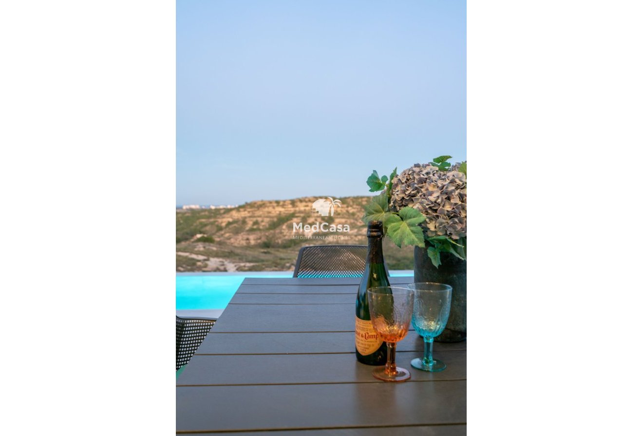 Obra nueva - Villa -
Rojales