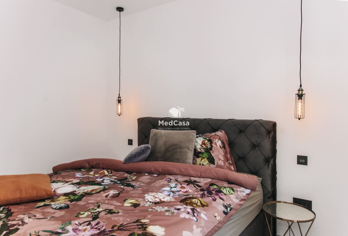 Obra nueva - Villa -
Rojales