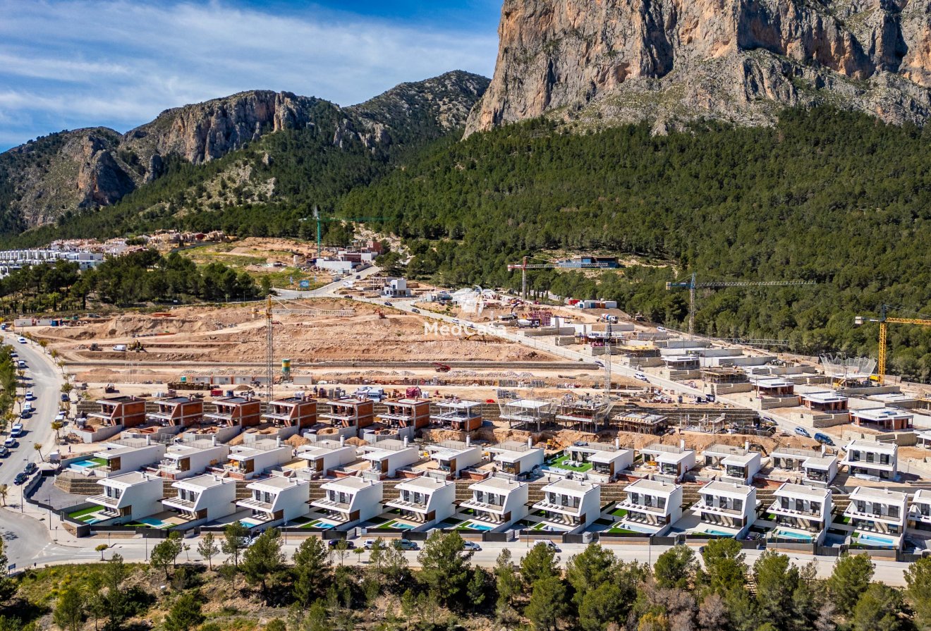 Obra nueva - Villa -
Polop de La Marina