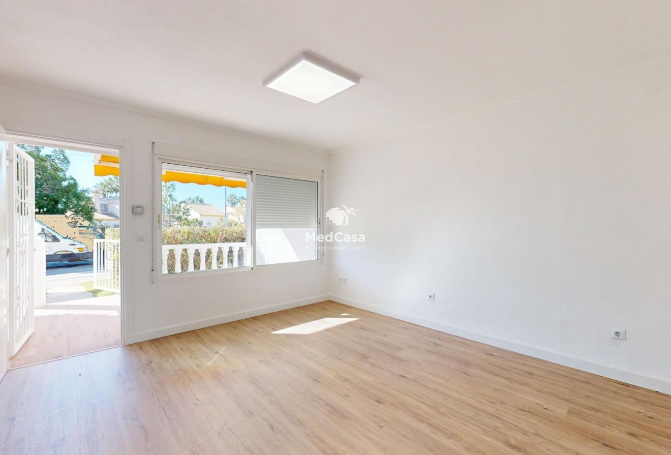 Wiederverkauf - Apartment -
Orihuela Costa - Villamartín-Las Filipinas