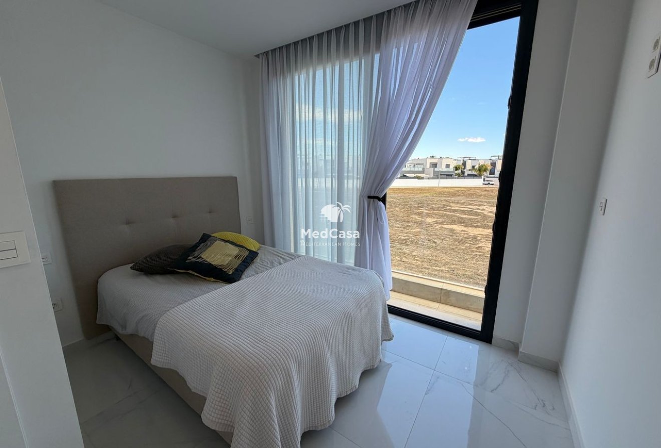 Segunda mano - Villa -
Ciudad Quesada