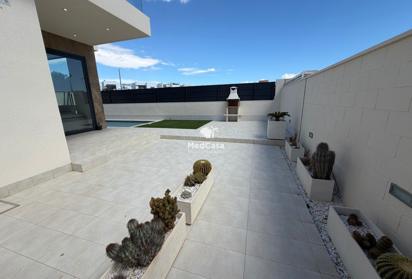 Segunda mano - Villa -
Ciudad Quesada