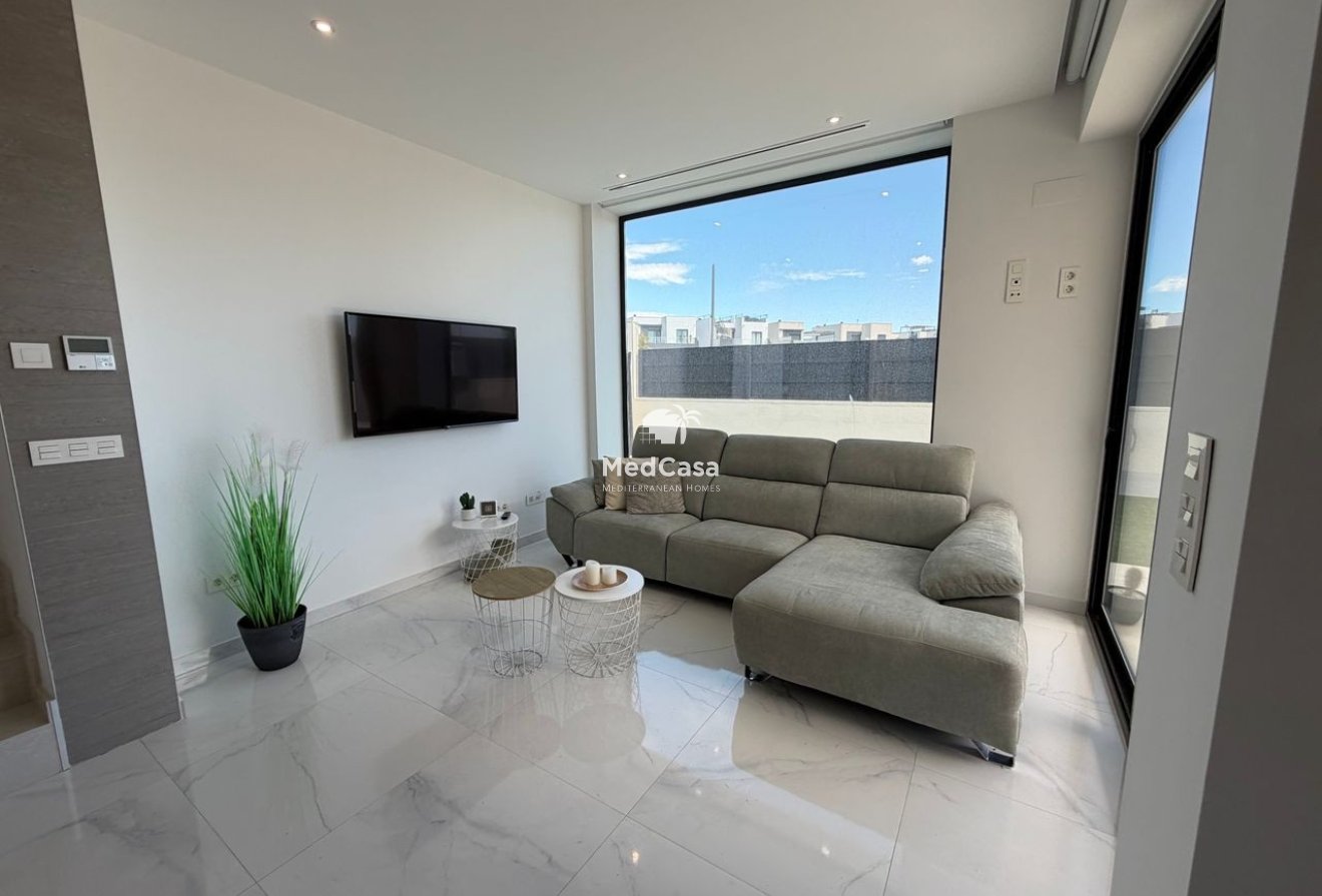 Segunda mano - Villa -
Ciudad Quesada