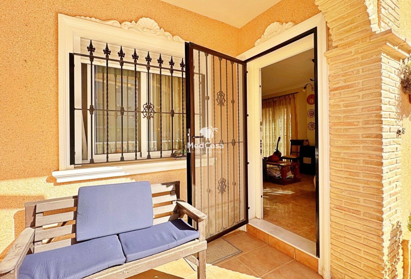 Wiederverkauf - Eckreihenhaus -
Orihuela Costa - Villamartín