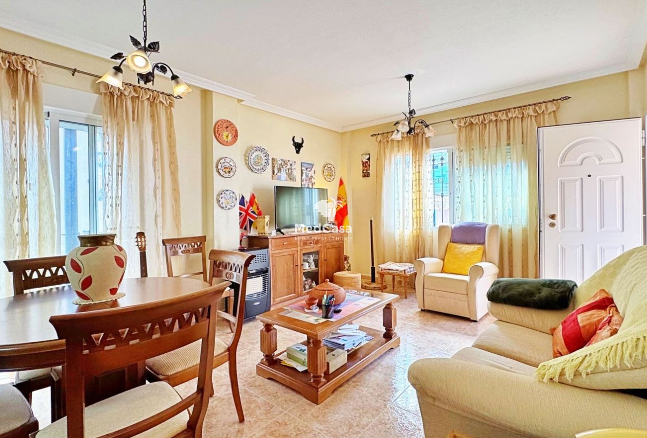 Wiederverkauf - Eckreihenhaus -
Orihuela Costa - Villamartín