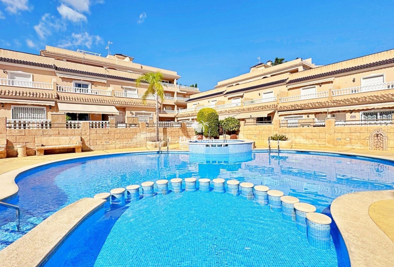 Wiederverkauf - Eckreihenhaus -
Orihuela Costa - Villamartín