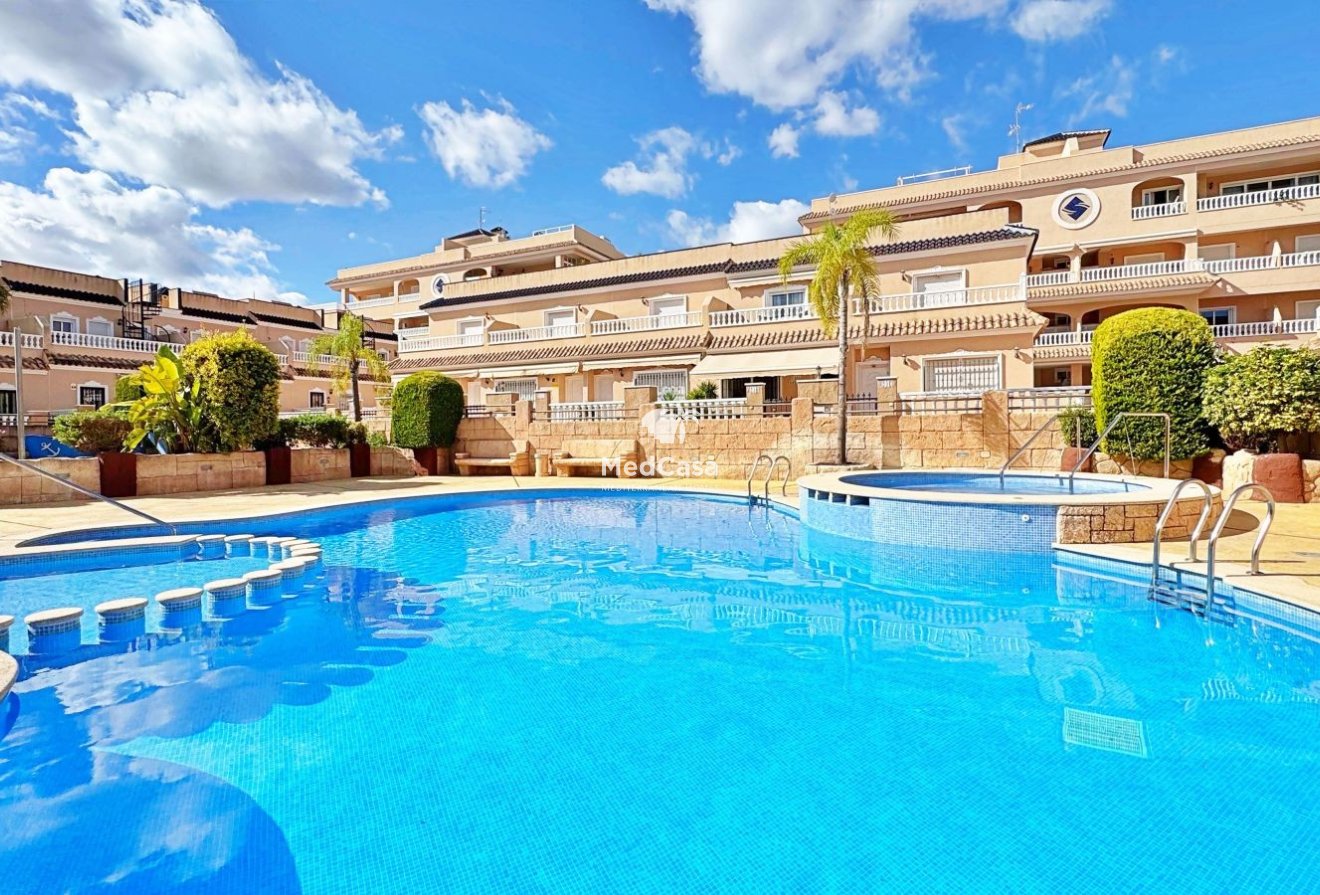 Wiederverkauf - Eckreihenhaus -
Orihuela Costa - Villamartín