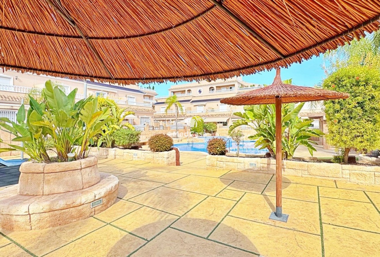 Wiederverkauf - Eckreihenhaus -
Orihuela Costa - Villamartín