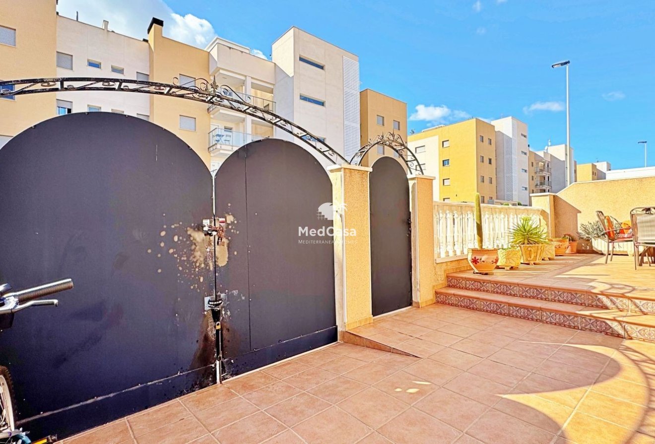 Wiederverkauf - Eckreihenhaus -
Orihuela Costa - Villamartín