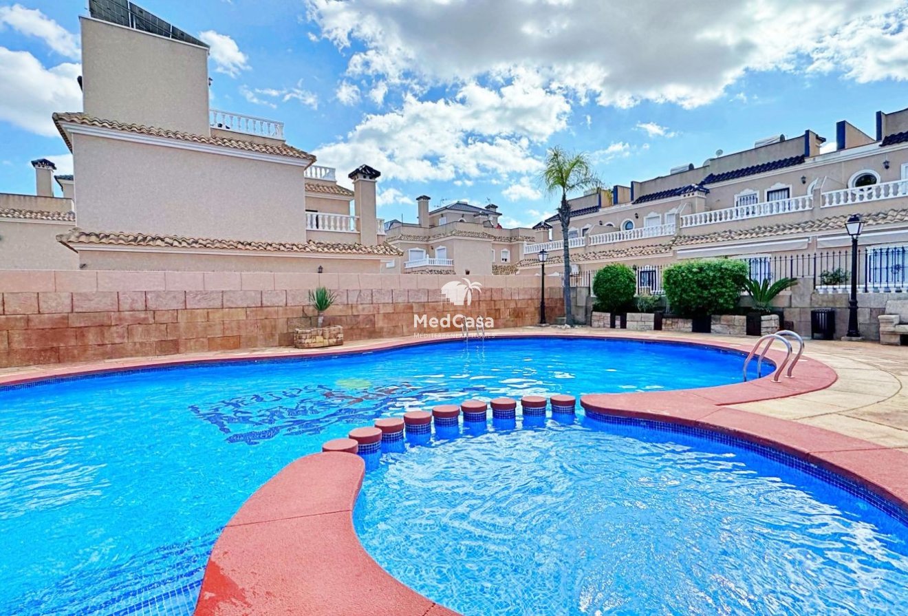 Wiederverkauf - Eckreihenhaus -
Orihuela Costa - Villamartín