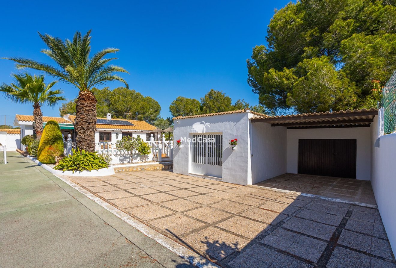 Wiederverkauf - Villa -
Orihuela Costa - Villamartín