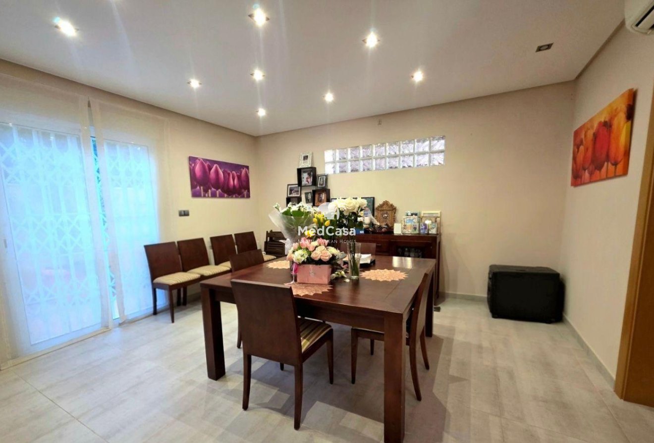 Wiederverkauf - Villa -
Dehesa de campoamor - Campoamor