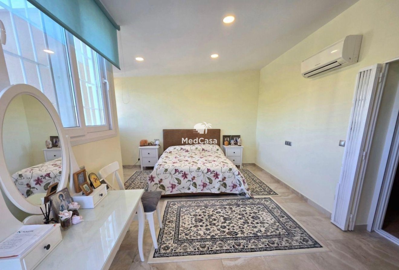 Wiederverkauf - Villa -
Dehesa de campoamor - Campoamor
